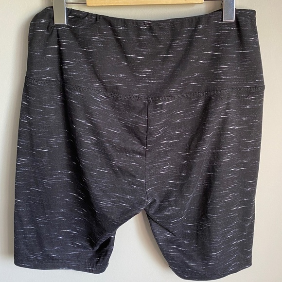 Sho Sho Women's Black / White Streaks Yoga Shorts Size 1X - Picture 4 of 9